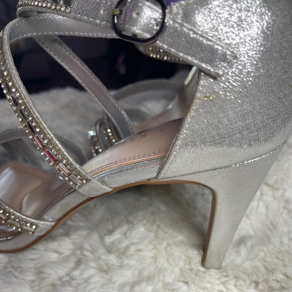 Kelly & Katie Women's Silver Rhinestone Sandals 9 1/2 NWOT - Picture 12 of 15